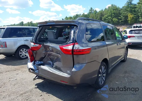 2018 Toyota Sienna Le 7 Passenger z USA, uszkodzony, nr VIN 5TDJZ3DC6JS197285